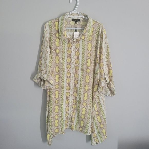 COPY - NWT -Snake print button up blouse/tunic - Picture 2 of 8
